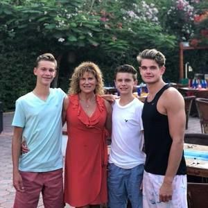 Meet your Posher, Angela